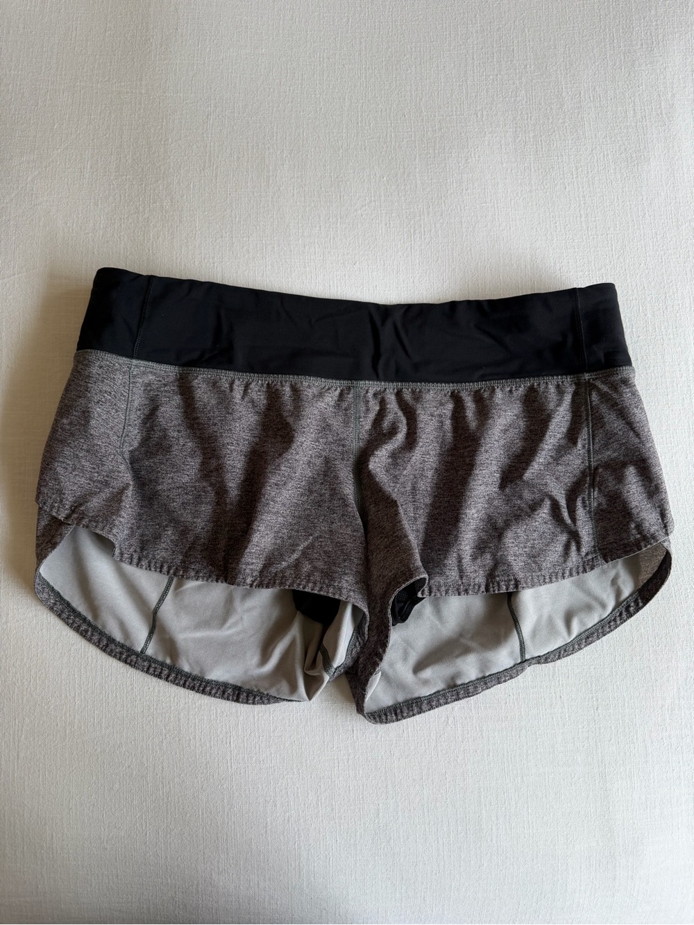 LuluLemon - Speed Up Low Rise Lined Shorts 2.5